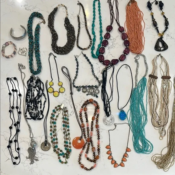 Bundle of Fashion Jewelry 25 pieces - Picture 4 of 16
